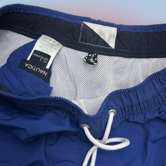 NAUTICA Men’s Large Blue Swim Trunks - Picture 2 of 3